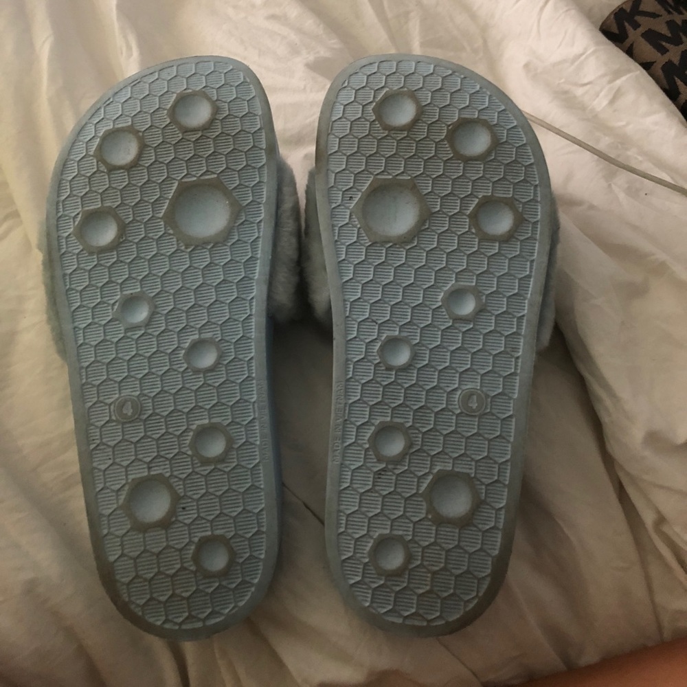 Fenty Slides - Picture 2 of 5